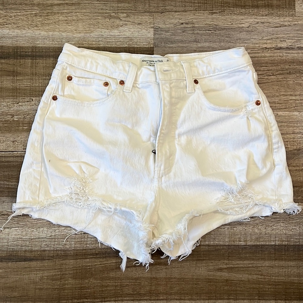Abercrombie/ mom short/ curve love high rise. Very lightly worn (worn once)